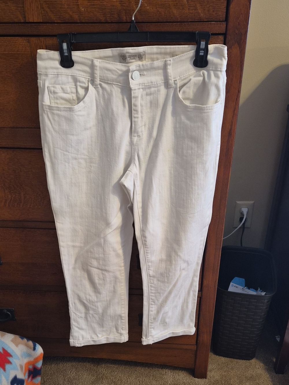 High-Rise White Cropped Jeans - Classic Ankle Length